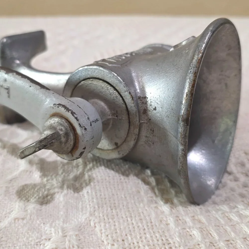 Vintage Universal No 2 Meat Grinder Food Chopper Manual Hand Crank USA Cast Iron
